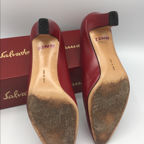 Salvatore Ferragamo Elegant Red Leather Shors
